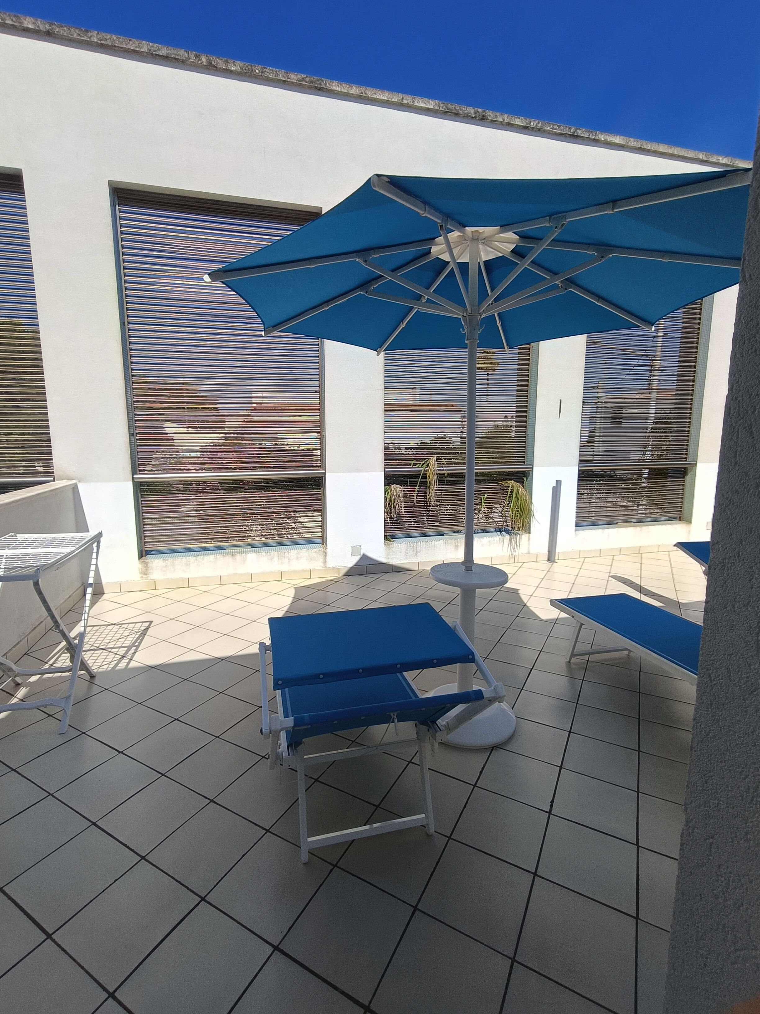 Chambre Double Standard, balcon, vue partielle sur l'océan | Terrasse/Patio