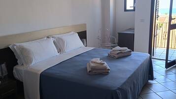 Junior Suite, Balcony, Partial Ocean View | In-room safe, blackout curtains, iron/ironing board, free WiFi