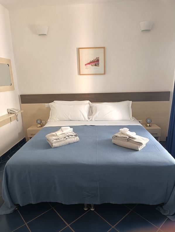 Standard Double Room, Balcony, Partial Ocean View
