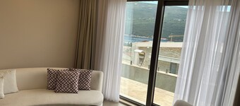 Stylish 4BR Villa w/ Pool near Porto Novi Marina