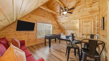 Cabin, Multiple Beds, Mountain View (Morning Glory) | Living area