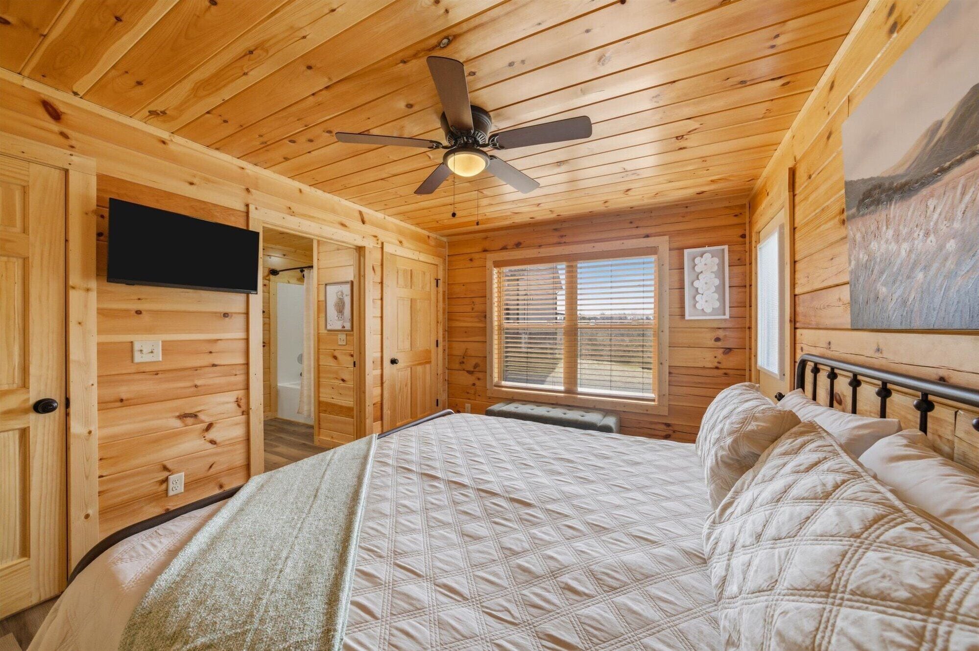 Cabin, Multiple Beds, Mountain View (Morning Glory) | 2 bedrooms, individually decorated, individually furnished, bed sheets