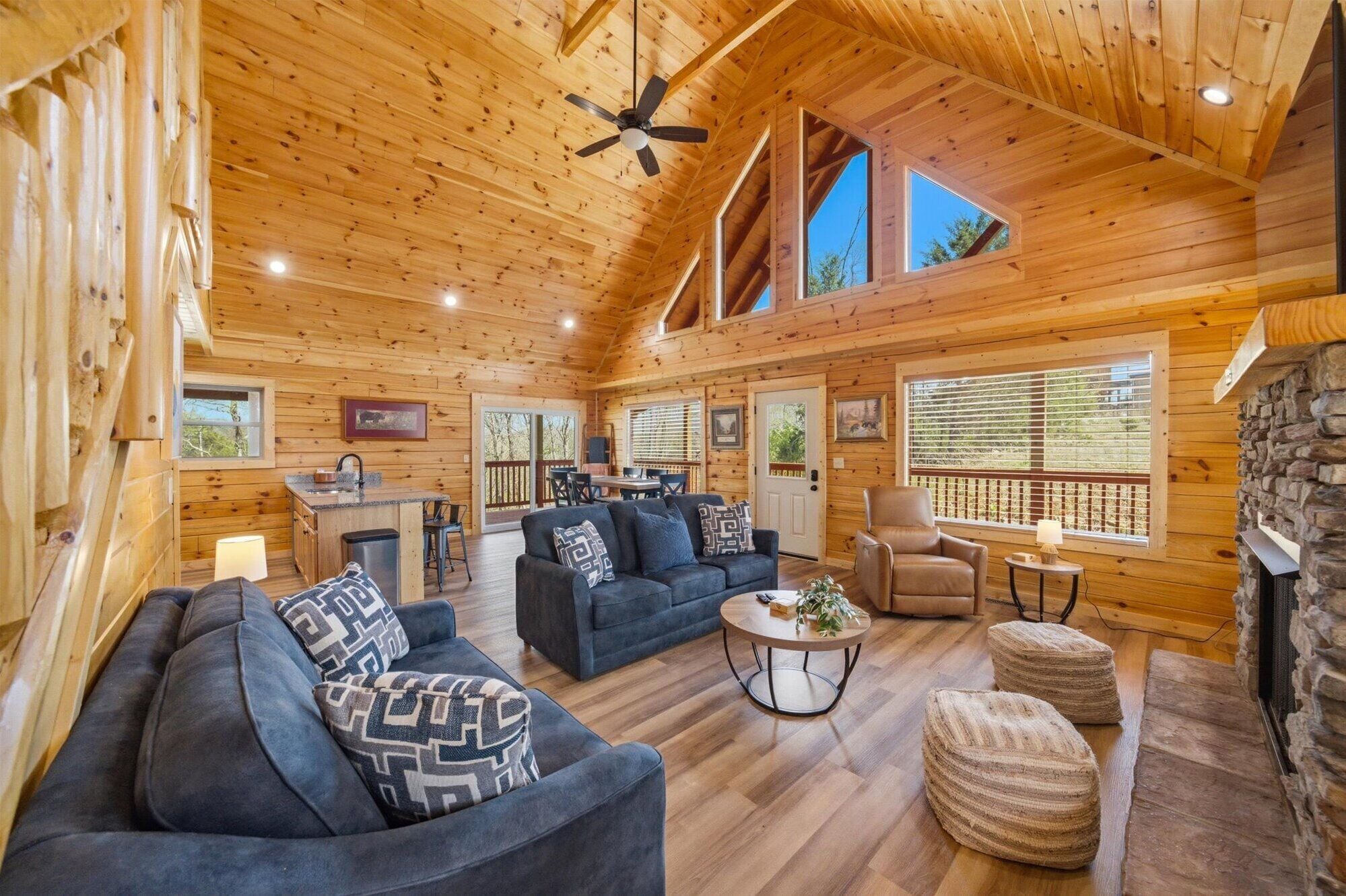 Cabin, Multiple Beds, Mountain View (Morning Glory) | Living area