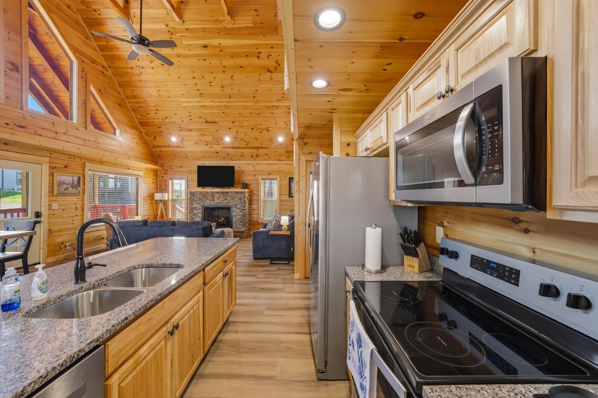 Cabin, Multiple Beds, Mountain View (Morning Glory) | Private kitchen