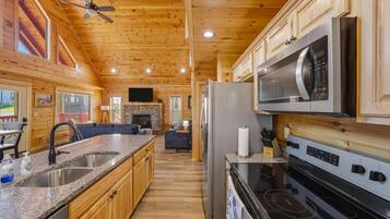 Cabin, Multiple Beds, Mountain View (Morning Glory) | Private kitchen