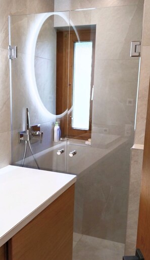 Comfort Apartment, 2 Bedrooms, Balcony, Mountain View | Bathroom - Appartement Anna (Sankt Oswald)