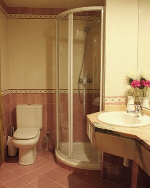 Doccia, asciugacapelli, bidet, asciugamani