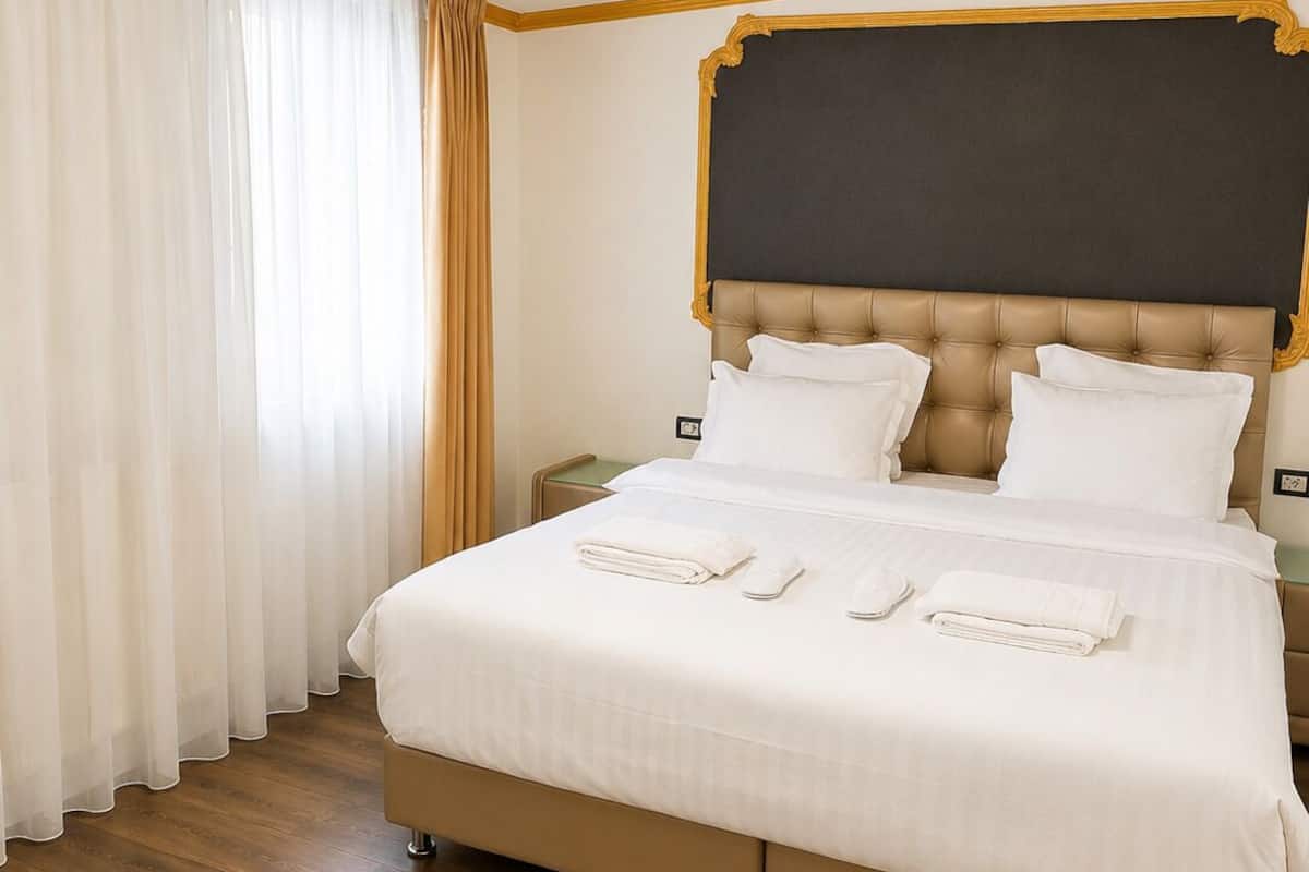 Departamento, vista al patio | Cortinas blackout, insonorización y wifi gratis 