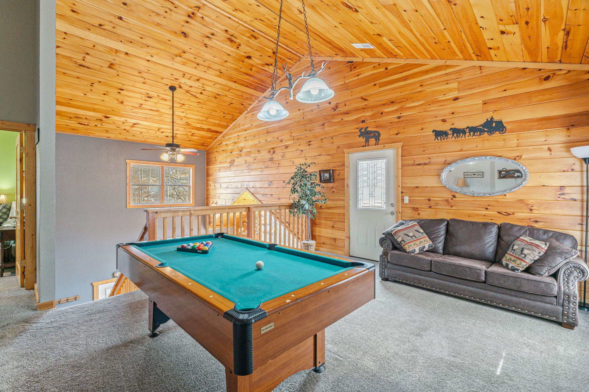 كابينة - عدة أسرّة - منظر للجبل (Pigeon Forge Hideaway) | منطقة المعيشة