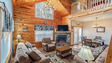 Cabin, Multiple Beds, Mountain View (Pigeon Forge Hideaway) | Living area