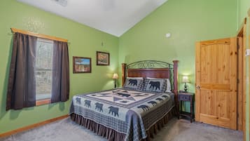 Cabaña, varias camas, vista a la montaña (Pigeon Forge Hideaway) | 2 habitaciones, decoración personalizada y muebles diferentes