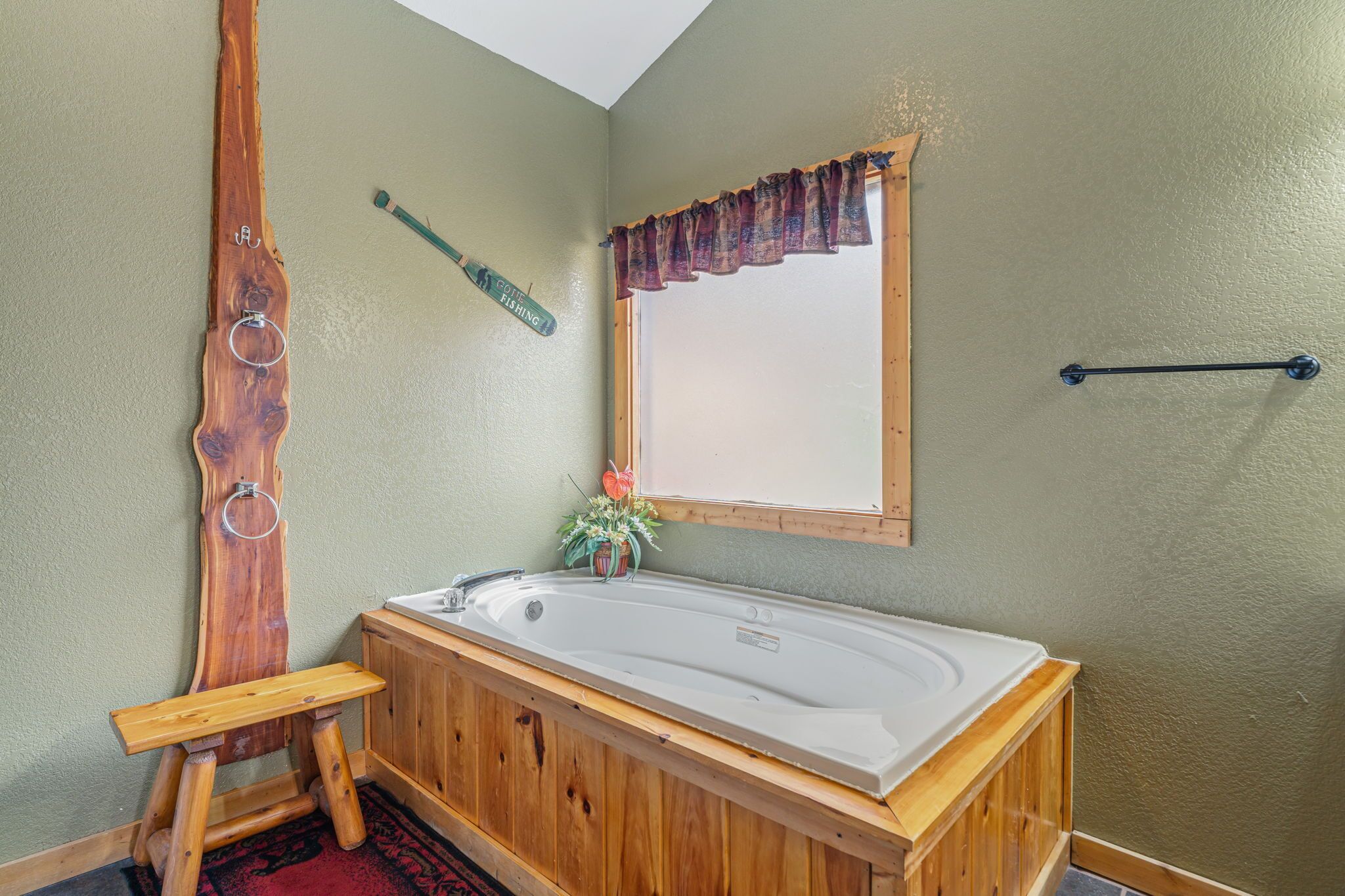 Cabin, Multiple Beds, Mountain View (Pigeon Forge Hideaway) | Bathroom | Towels