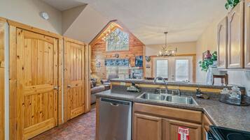 Kabin, Beberapa Tempat Tidur, pemandangan gunung (Pigeon Forge Hideaway) | Dapur pribadi