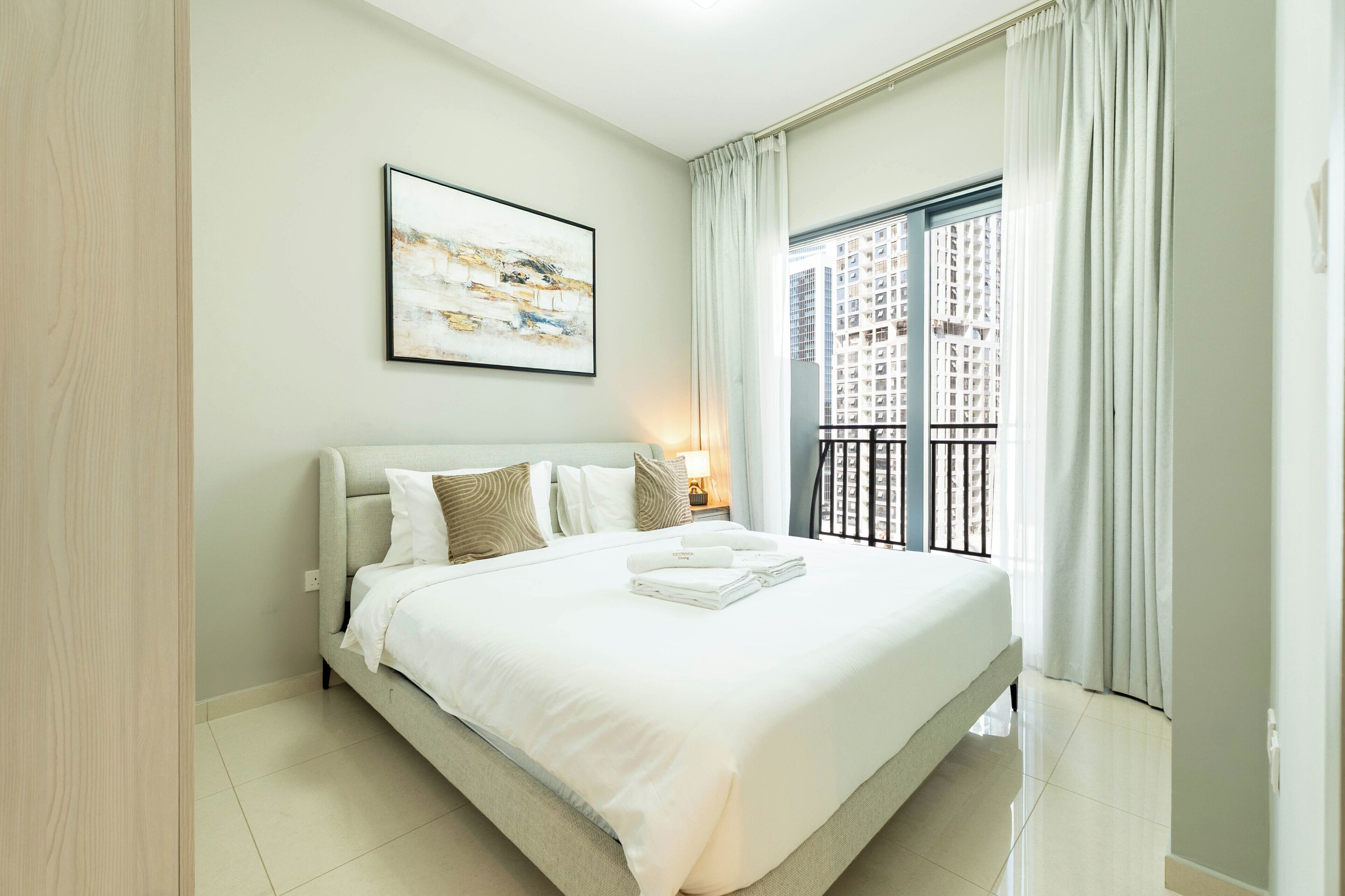 Appartement Deluxe, balcon, vue lac | Coffres-forts dans les chambres, rideaux occultants