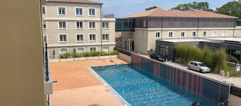 Studio with a view of the pool, near the beach and downtown