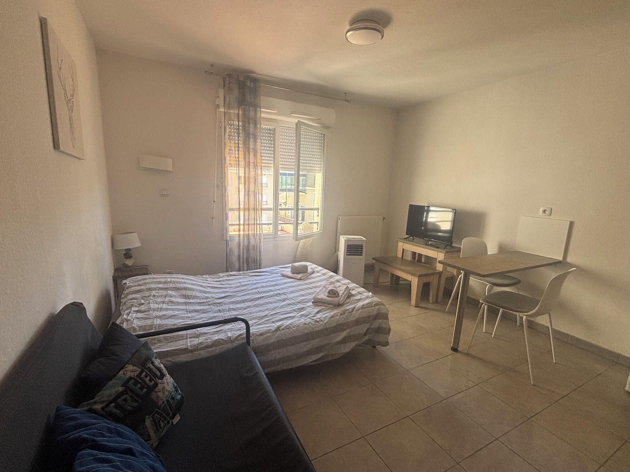 1 bedroom, bed sheets