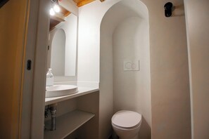 Bathroom - Vrbo Property (Roma)