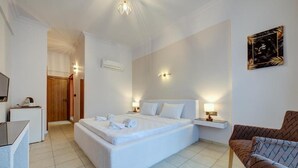 A hotel room with a large bed, bedside tables, a desk, and a chair. - Lagoonia Sun Boutique Hotel (Ölüdeniz)