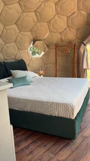 1 bedroom, WiFi (free), bed sheets - Immerse yourself completely in nature; relax in the tub, surrounded by the whirlpool and the stars. (Pianillo)
