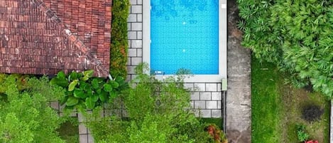 15 outdoor pools