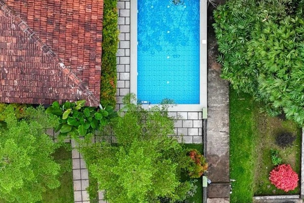 15 outdoor pools