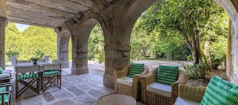 Carcavelos Manor House by Portugal Active