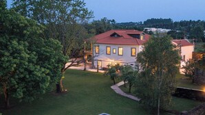 A large house with a swimming pool and lounge chairs. - Carcavelos Manor House by Portugal Active (Vila Verde)