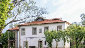 A large white building with a red-tiled roof, a swimming pool, and a well-maintained lawn. - Carcavelos Manor House by Portugal Active (Vila Verde)