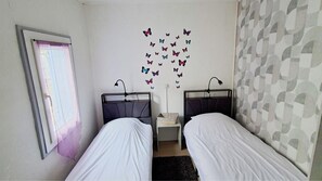 Room - Vrbo Property (Arengosse)