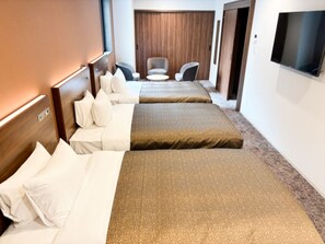 Dreibettzimmer, Nichtraucher | Schreibtisch, kostenloses WLAN