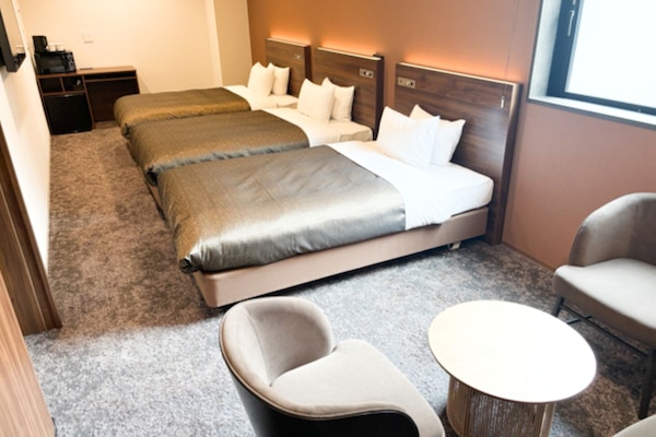 Triple Room, Non Smoking | Desk, WiFi (free), bed sheets