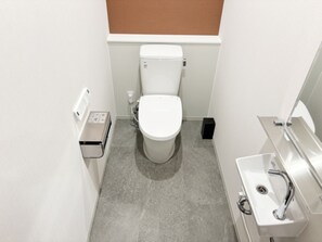 Dreibettzimmer, Nichtraucher | Badezimmer | Duschwanne, Haartrockner, Handtücher, Seife