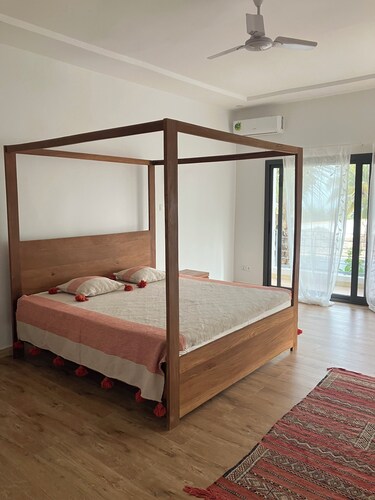 Spacious beachfront villa with landscape garden, yoga room and ocean view