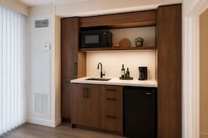 Junior Room | Private kitchen | Fridge, microwave, oven, stovetop - The Dominion Suites (Toronto)