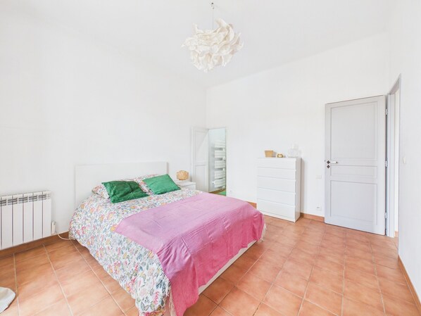 Room - Vrbo Property (Rognes)