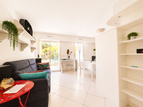 Beachfront Apartment in Menton
