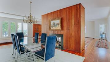 House, Private Bathroom (Kateri) | Dining