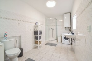Haartrockner, Seife, Toilettenpapier