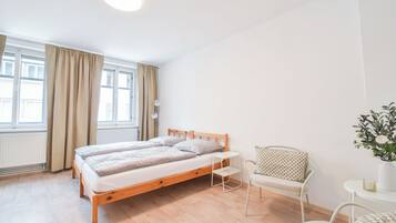 3 bedrooms, internet, bed sheets