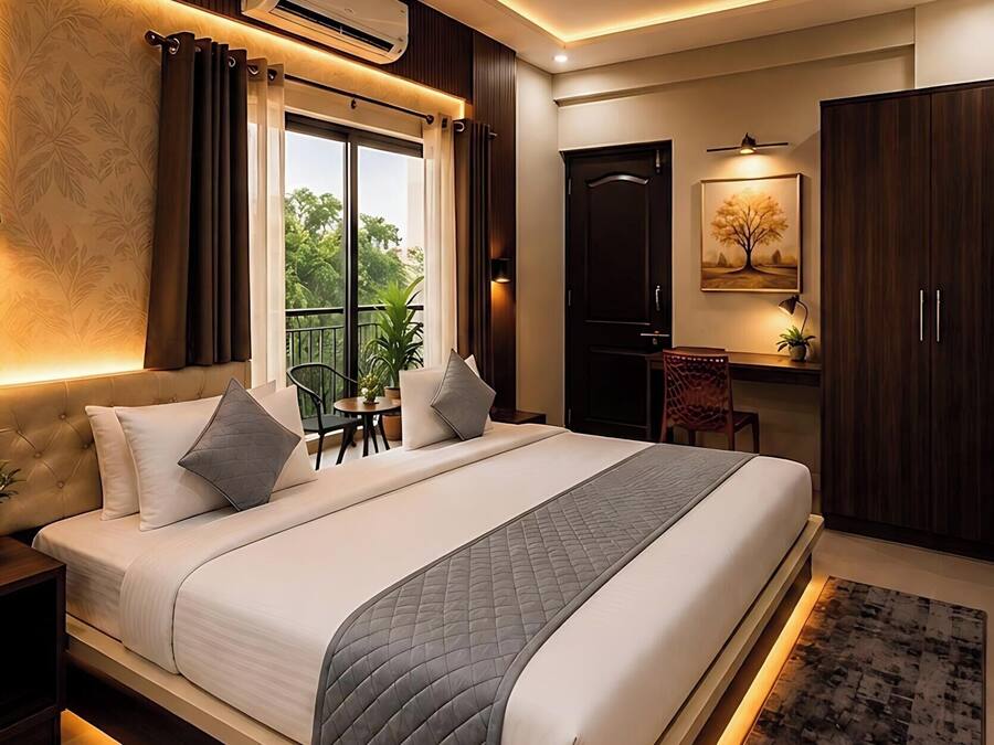 Superior Single Room, City View | Premium bedding, down comforters, pillowtop beds, free minibar items