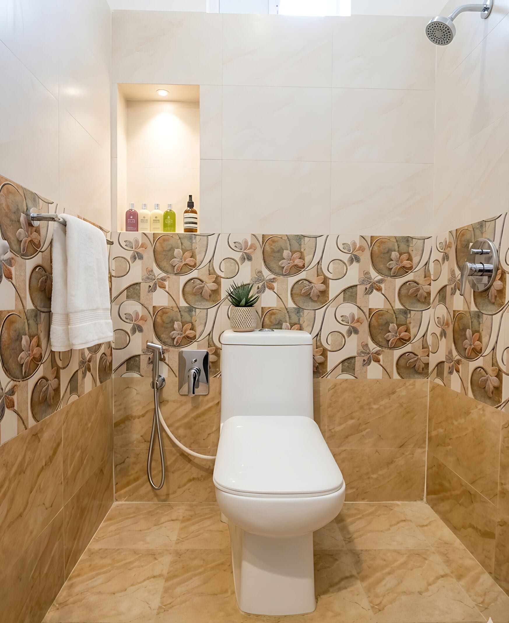 Badkamer | Een douche, handdoeken, zeep, shampoo