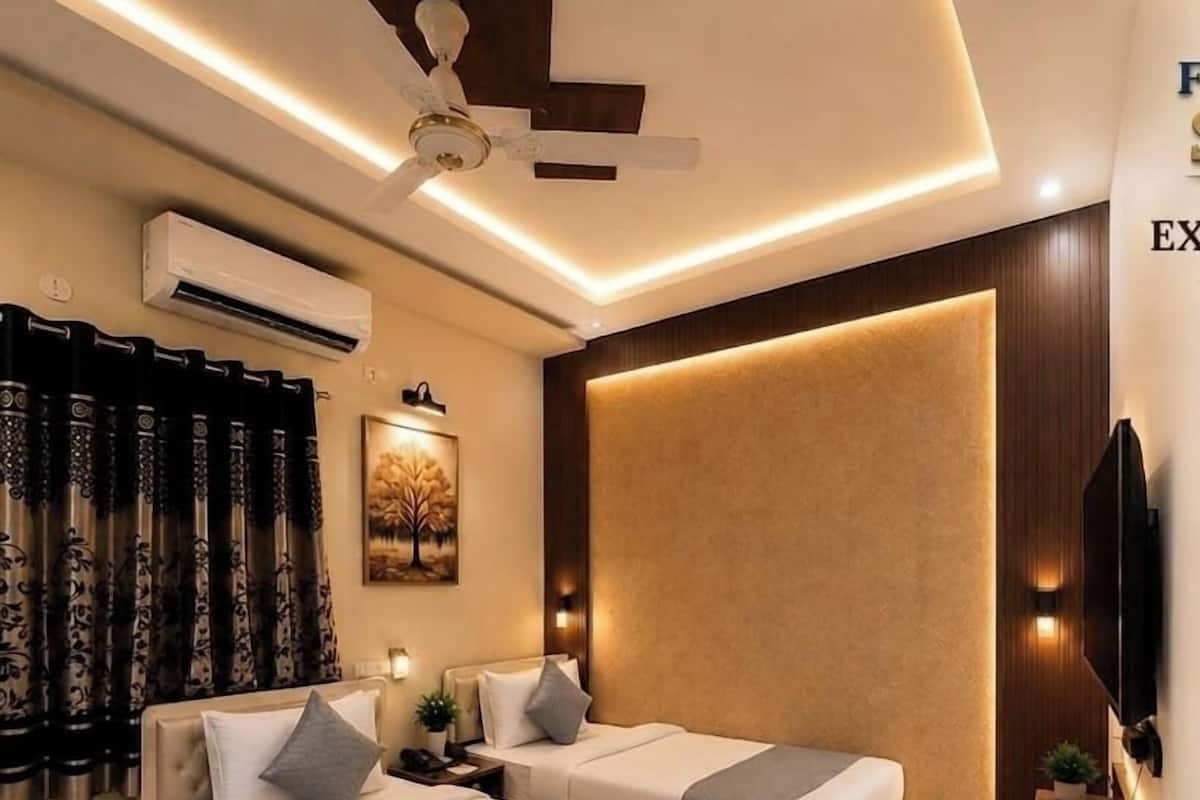 Standard Double Room | Premium bedding, down comforters, pillowtop beds, free minibar items