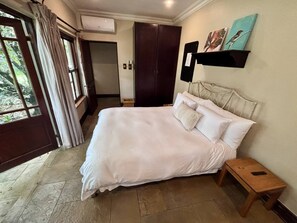 Room, 1 Bedroom, Patio - Room-barbet Room - Staynest Guesthouse (Johannesburg)