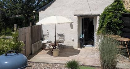 Small house in quiet village - Cosy cocoon cottage with garden