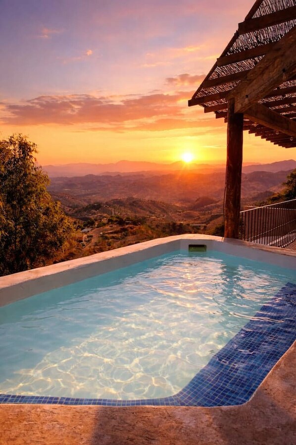 A swimming pool with a view of a sunset and mountains. - Heated Plunge Pool | Mountain View’s (Málaga)