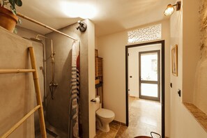 Bathroom - Lunada – Charming Cottage with E-Bikes & Canoe Included (2/3 Guests) (Floressas)