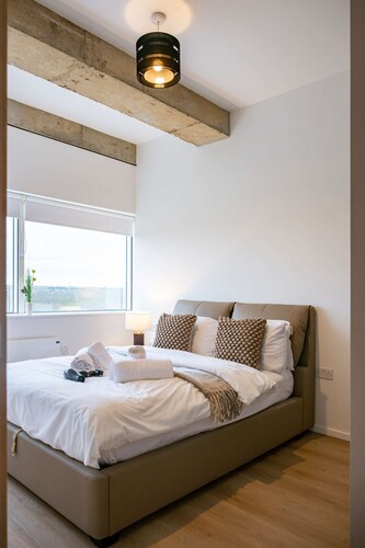 Station Elan Sleek 2-bed Apartment in Central MK