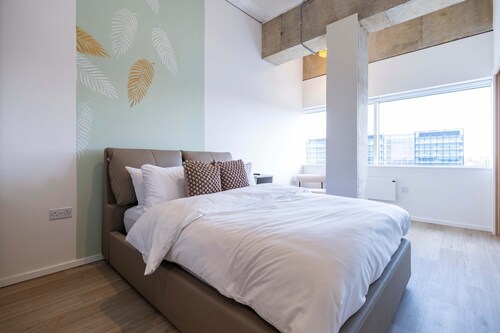 Station Gold Leaf Premium 1-bed Above MK Station