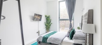 Entire Rental Unit in Linford Wood