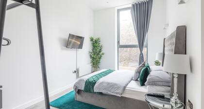 Entire Rental Unit in Linford Wood